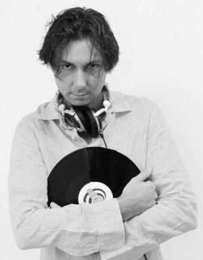 <b>DJ ALEX.</b> Alessandro Barattini, il dj che a Viareggio ha aperto lo studio di registrazione Outwave 