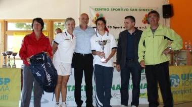 La premiazione della squadra femminile del Tennis Club Piombino