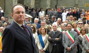 Il prefetto Lubatti (in primo piano) e le autorit&agrave; durante la festa della Repubblica dello scorso anno 