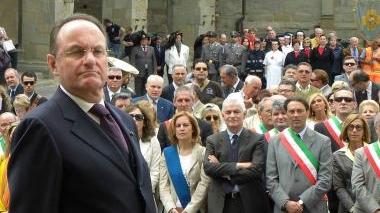 Il prefetto Lubatti (in primo piano) e le autorità durante la festa della Repubblica dello scorso anno