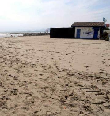 Spiagge, balneari contro albergatori