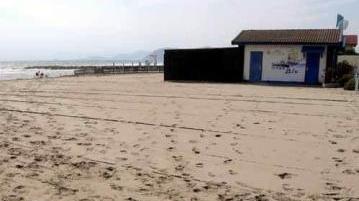 Spiagge, balneari contro albergatori