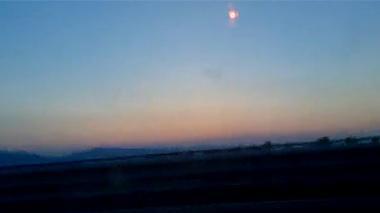 "Una palla di fuoco in cielo"Il giovane filma l'avvistamento