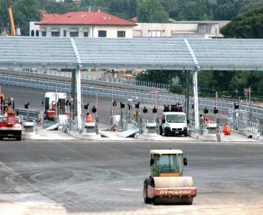 La barriera a Vada in costruzione 