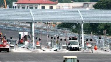 La barriera a Vada in costruzione