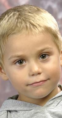 TOMMASO HA 4 ANNI. Auguri a Tommaso da tutti quelli che lo amano. Babbo, mamma e Benedetta.