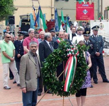 Un momento della cerimonia a Riotorto 