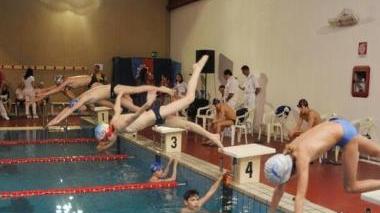 Una gara dell’Asd Nuoto Cecina
