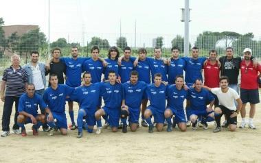 <b>SUL TRONO. </b>La truppa del Livorno 9 schierata in campo prima dellinizio della finale Ora pu&ograve; iniziare la festa   
