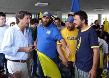 Il sindaco parla con i tifosi 