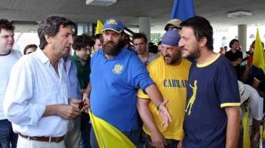 Il sindaco parla con i tifosi