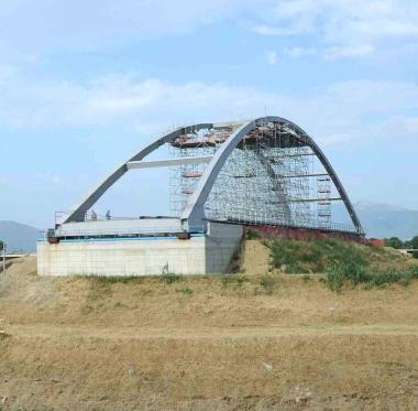 Il ponte sullOmbrone della nuova tangenziale per il casello di Prato ovest della Firenze-mare 