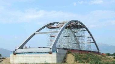 Il ponte sull’Ombrone della nuova tangenziale per il casello di Prato ovest della Firenze-mare