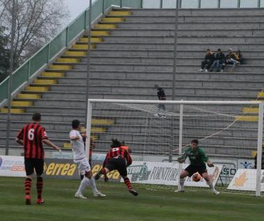 Una fase della gara tra Lucchese e Benevento terminata 1-2 (Vip) 