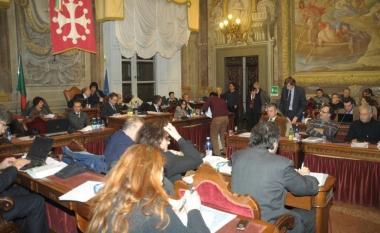 Una seduta del consiglio comunale di Pisa: il rinnovo &egrave; nel 2013      