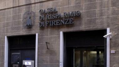 Irruzione alla Cassa di Firenze: cassiera ferita nella rapina da un trincetto