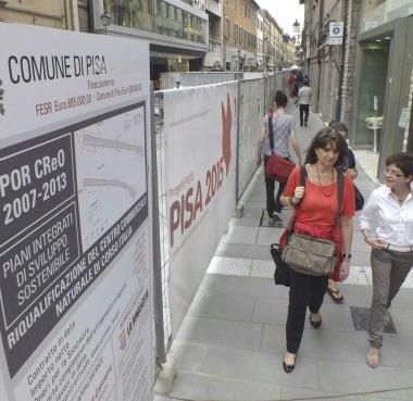 Cartelli solo in italiano per le informazioni sui cantieri  