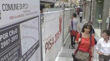 Cartelli solo in italiano per le informazioni sui cantieri