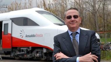 Salvatore Bianconi, ad AnsaldoBreda davanti a un esemplare del treno ad alta velocità V250