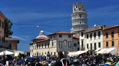 Il motoraduno sotto la Torre