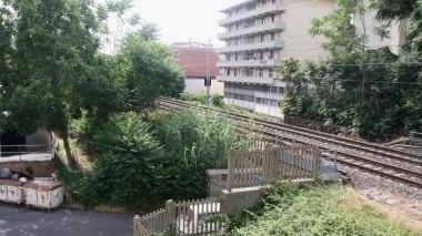 Un’immagine della zona di via Marini vicino alla ferrovia