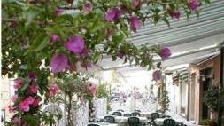 Il ristorante Garibaldino. A lato, Cerrai e Vannozzi