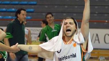 <b>BRACCIA AL CIELO.</b> Tasselli vuole alzare il pugno anche stasera