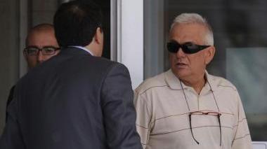 <b>FUORI DAL TRIBUNALE</b> Marcello Moretti parla con i suoi avvocati Riccardo Lottini e Alessio Scheggi