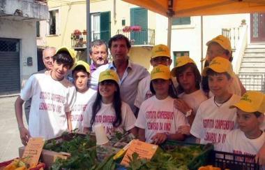 I baby-contadini insieme al sindaco Angelo Zubbani 