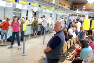 <b>LUNGHE FILE.</b> Linterno dellufficio centrale di via Garibaldi 