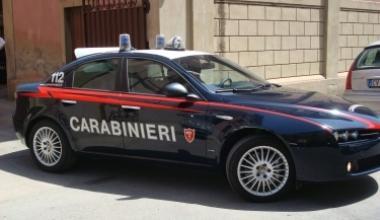 Entra di forza in casa di una anziana e la deruba: giovane arrestata per rapina