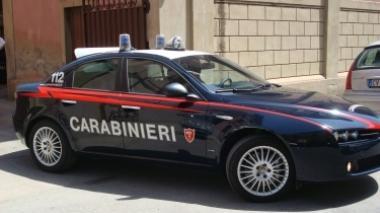 Entra di forza in casa di una anziana e la deruba: giovane arrestata per rapina