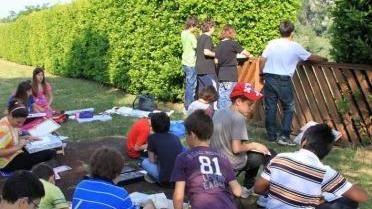 Bambini impegnati nell’estemporanea di pittura