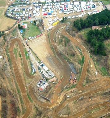 Una veduta dallalto del crossodromo Santa Barbara 