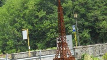 <b>TOUR EIFFEL.</b> In miniatura