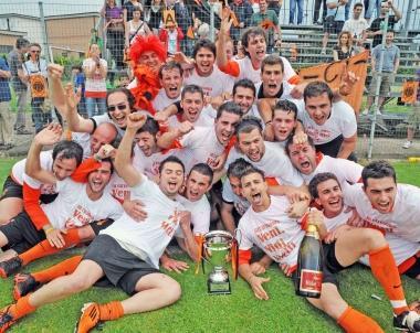 <b>CHAMPAGNE SOTTO LA PIOGGIA.</b> La festa degli Amici Miei 