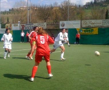 <b>SCARPA ROSA</b> Una gara di calcio a sette femminile    