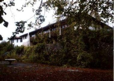 Un interno dellalbergo ristorante di Marliana (a sinistra) messo in vendita dal Tribunale         