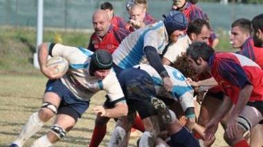 Un’azione di mischia del rugby Cecina