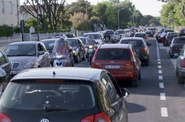 Auto in coda sul litorale    