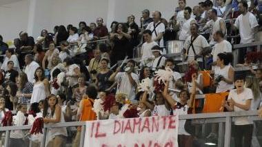 <b>SETTIMO UOMO</b>. Il pubblico che ha gremito il Palazzetto