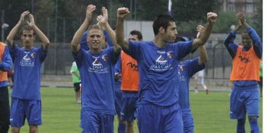 I biancazzurri salutano e ringraziano i tifosi che li hanno sostenuti 