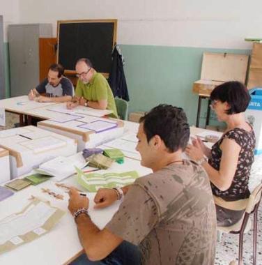 Un seggio a Piombino per i referendum del giugno di due anni fa         