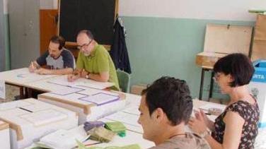 Un seggio a Piombino per i referendum del giugno di due anni fa
