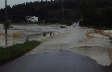 <b>DISASTRO </b>Il Gretano esonda Sotto una frana nellabitato di Roccastrada 