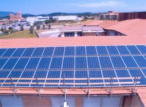 Via l'eternit da 200 tetti, arriva il fotovoltaico