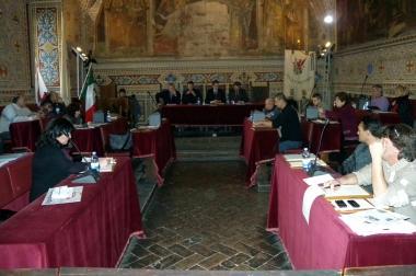 Una seduta del consiglio comunale 