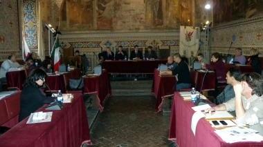 Una seduta del consiglio comunale