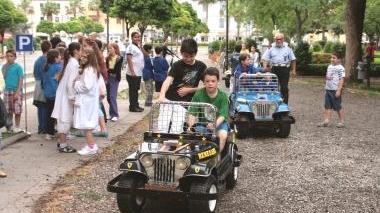 Un momento delle prove sulle auto elettriche