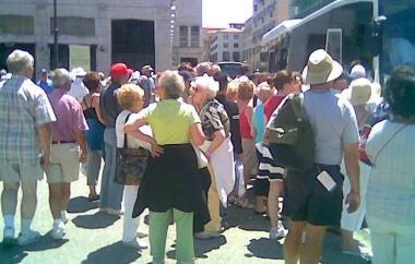 «Negozi aperti per i turisti»